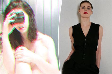 alexandra dadario nudes|Sexy Alexandra Daddario drives fans wild with naked Instagram。